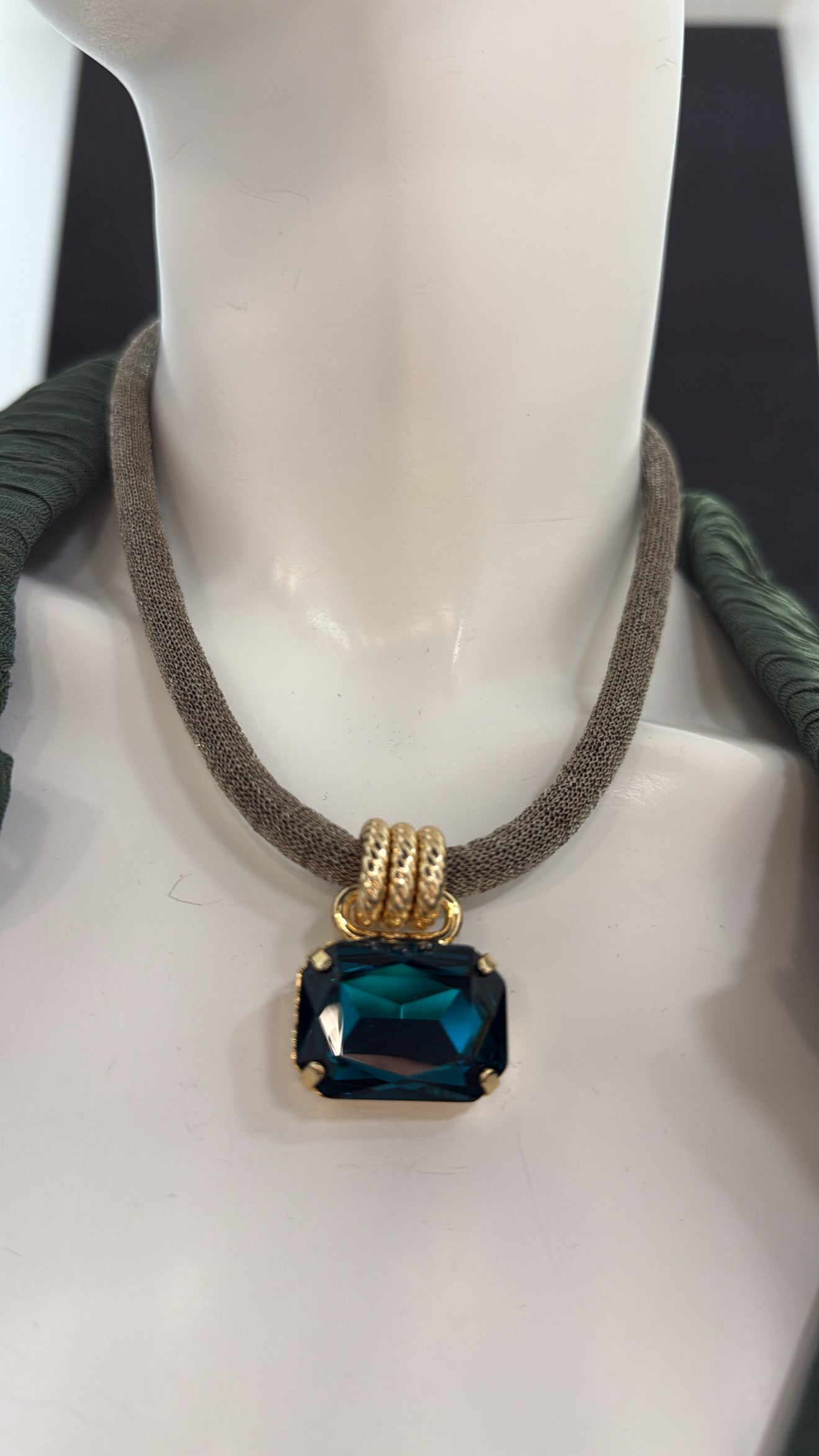 Collar Swarovski Cuadrado