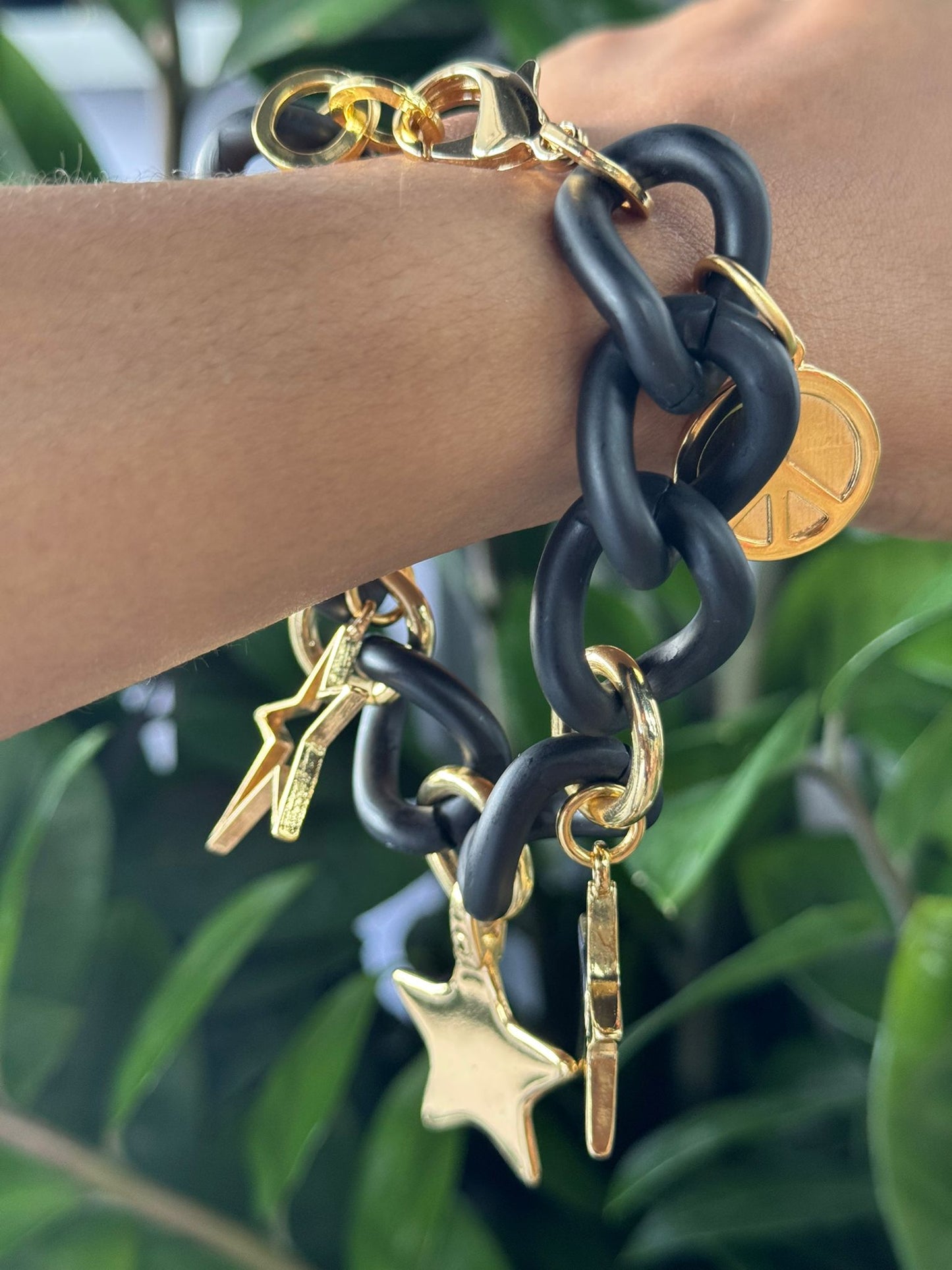 Pulsera Negra Charms Estrellas Gold