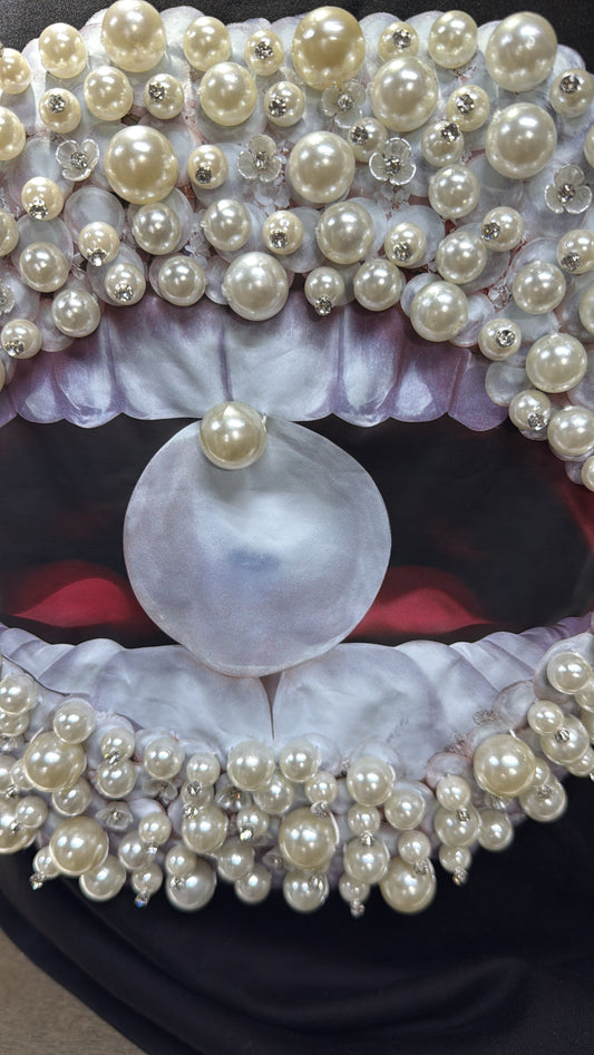 Kiss T-Shirt In Pearls