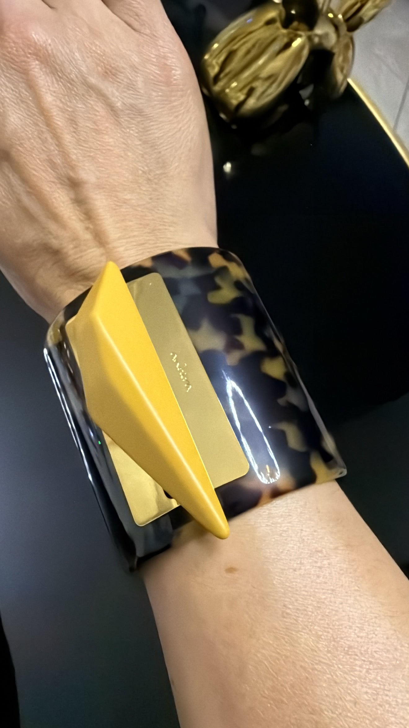 Cuff En Recina Italiana Cheetah Bano en Oro