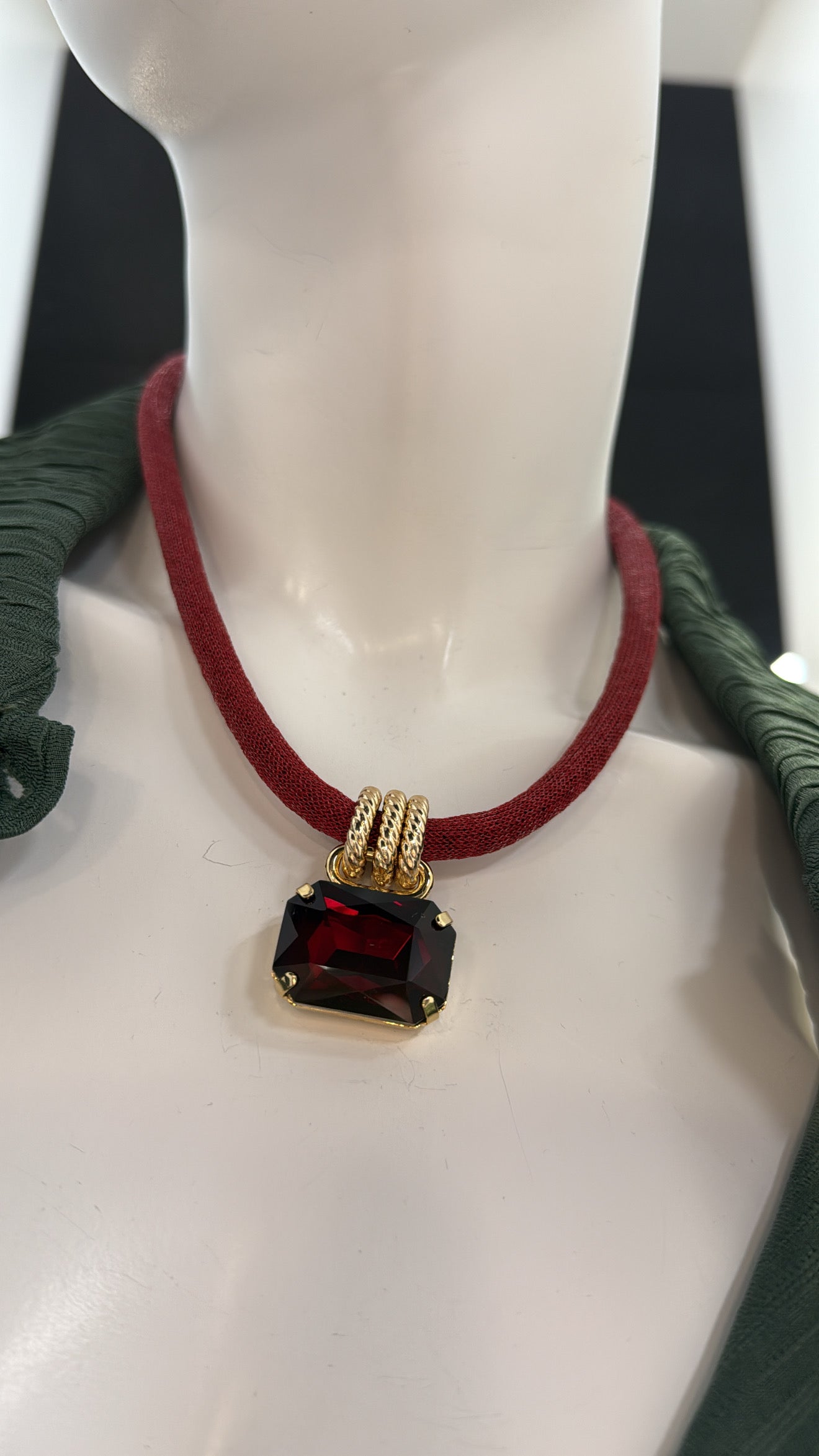 Collar Swarovski Cuadrado