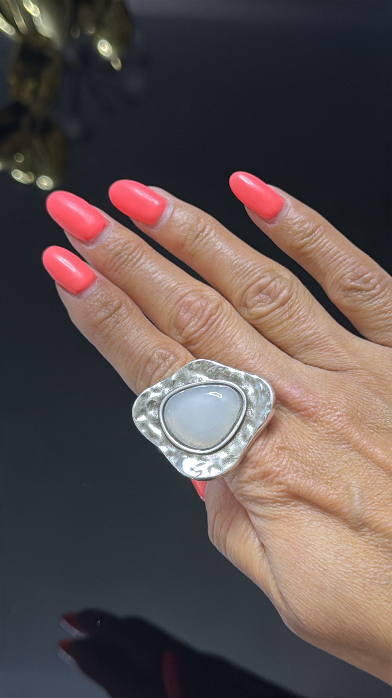 Anillo Silver Piedra Blanco Leche (LE QUEDA PERREFTO A UNA TALLA 8 al 9)