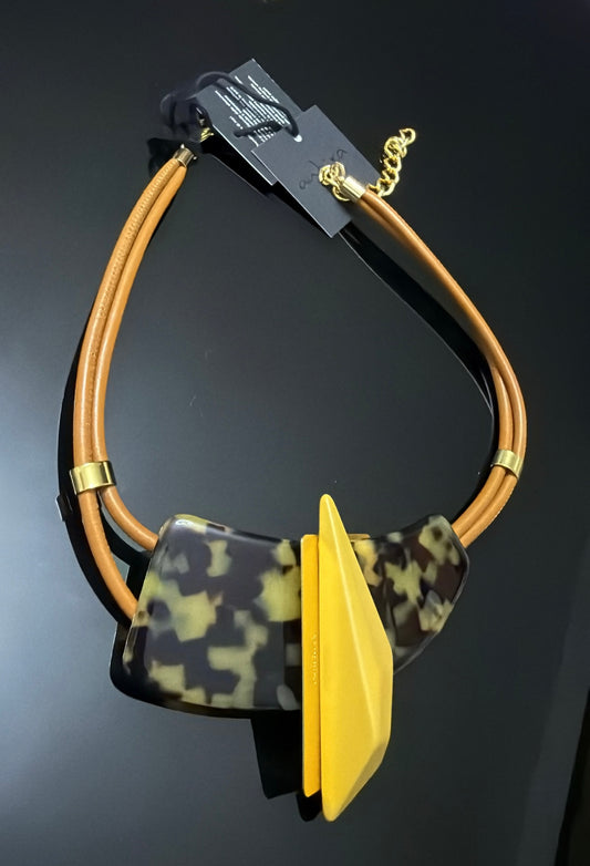 Collar Cheetah En  Resina Italina,Cuero Y Bano en Oro PIEZA EXCLUSIVA