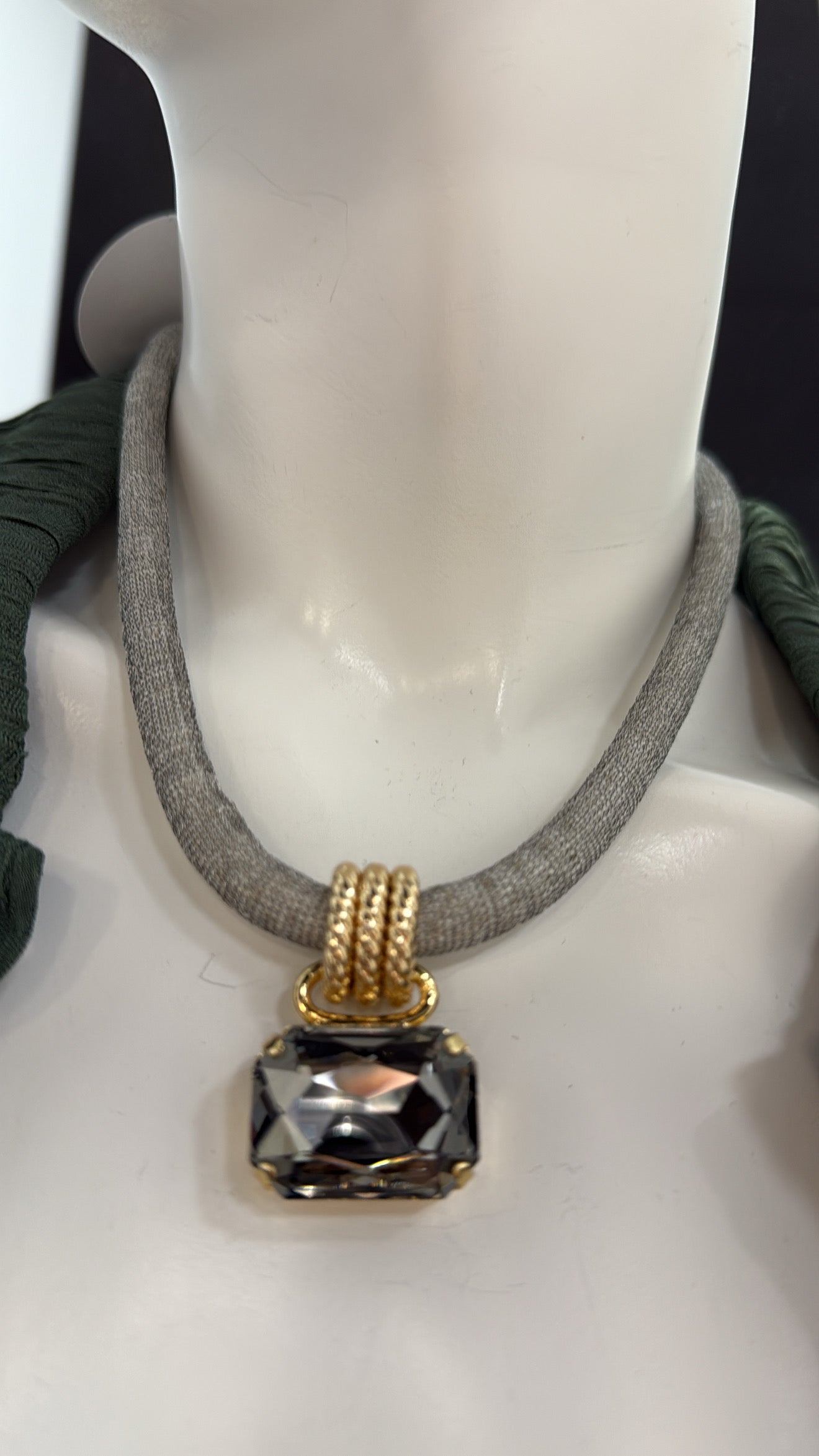 Collar Swarovski Cuadrado