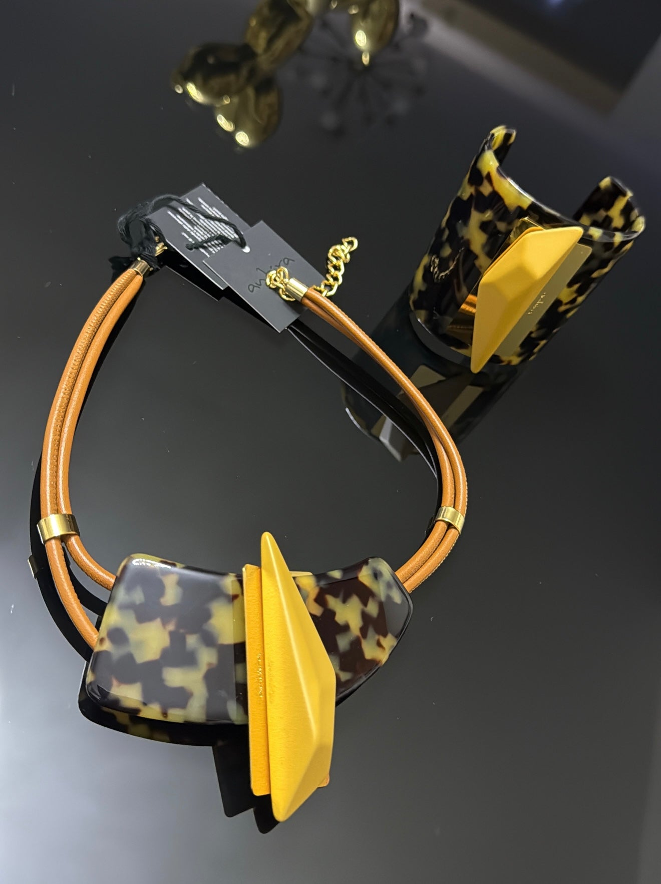 Collar Cheetah En  Resina Italina,Cuero Y Bano en Oro PIEZA EXCLUSIVA