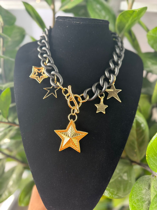 Collar Cadena Chunk Negra Multi Estrellas