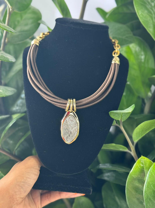 Collar Cuero Brown Piedra